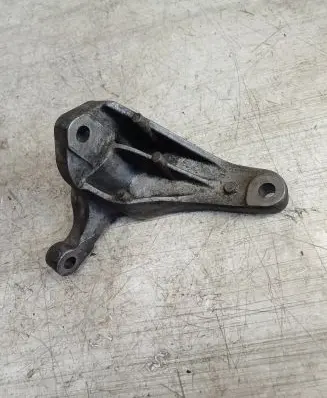 Ford Focus C-MAX Engine mounting bracket 3M516P093AE