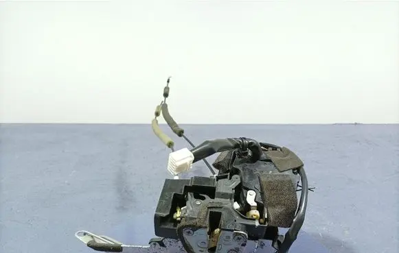 Mazda CX-7 Front door lock