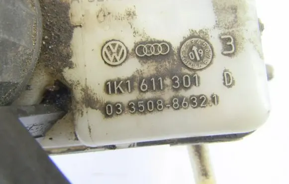 Volkswagen Golf V Master brake cylinder 1K1611301D