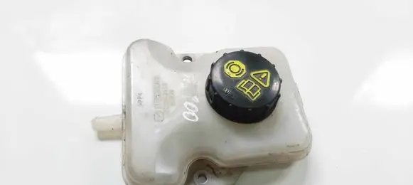 Mazda 5 Brake fluid reservoir c23643550 k1900