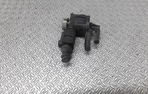Volkswagen Jetta IV Turbo solenoid valve 1J0906283C