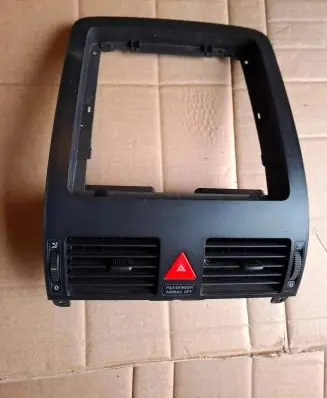 Volkswagen Touran I Dash center air vent grill 1T1819728B
