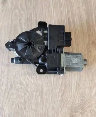 Audi A1 Rear door window regulator with motor 5Q0959811D 1900040286 KUK7U002041