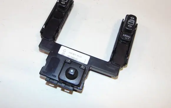 Mercedes-Benz C W202 Electric window control switch A2028211551