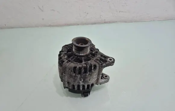 Renault Megane III Generator/alternator TG12C062