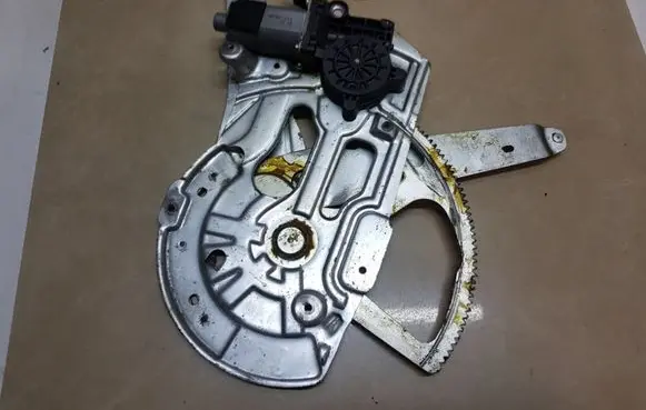 Volvo S60 Rear door window regulator motor 101354XXX