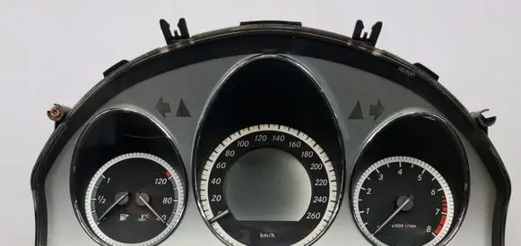 Mercedes-Benz C W204 Speedometer (instrument cluster) A2049000905