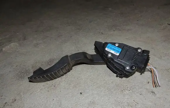 Renault Laguna II Accelerator throttle pedal 6PV00811901 8200003392