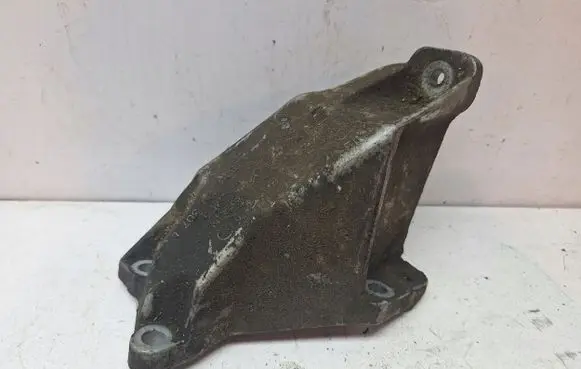 Volkswagen PASSAT B5 Engine mounting bracket 8D0199307L