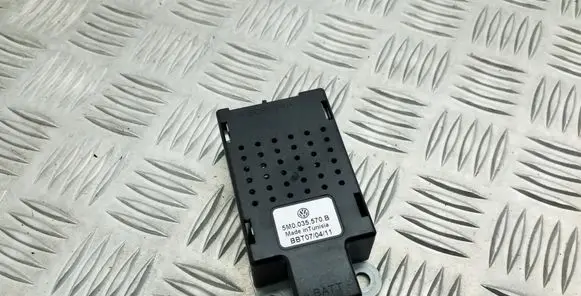 Volkswagen Golf VI Aerial antenna amplifier 5M0035570B