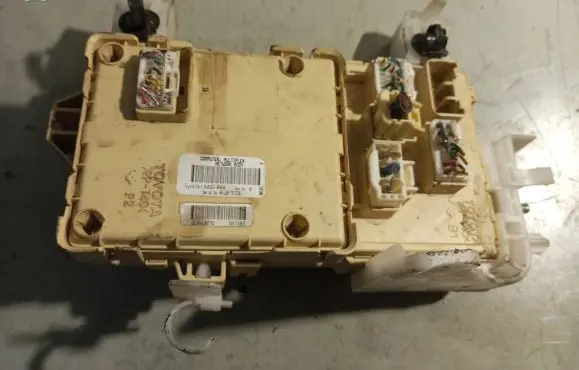 Toyota Corolla Verso AR10 Fuse box set 892210F010 99A066N8130