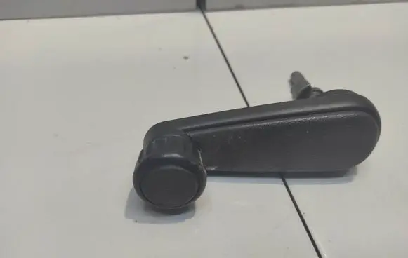 Volkswagen Golf III Rear door window winding handle 191837579