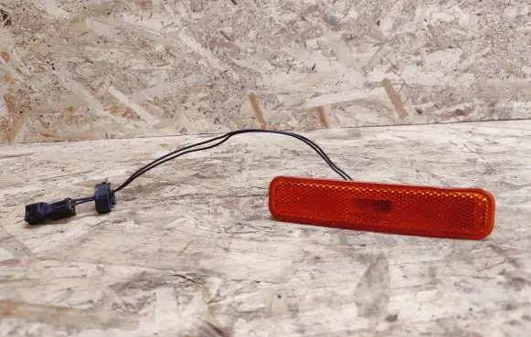 Maserati Quattroporte Front bumper turn signal 463402