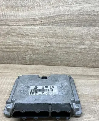 Volkswagen PASSAT B5 Engine control unit/module 038906018AS 0281001724