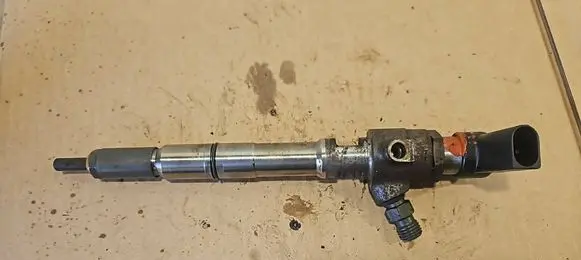 Volkswagen Golf VI Fuel injector 03L130277B 71973 9CEFCG