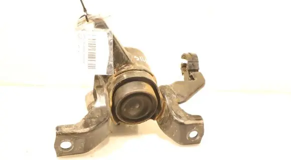 Engine mount vacuum valve