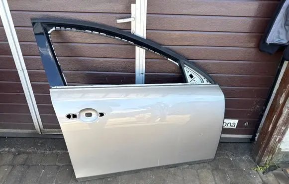 Renault Latitude (L70) Front door 