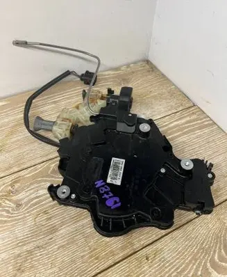 Volkswagen Caddy Sliding door lock 2K5843653D