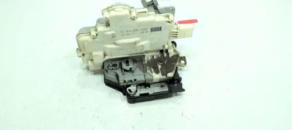 Volkswagen PASSAT B7 Rear door lock 3C4839016A