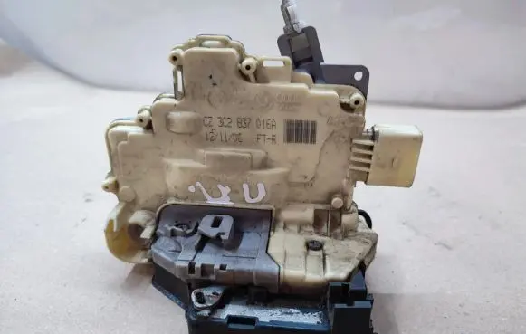Audi Q7 4L Front door lock 3C2837016A