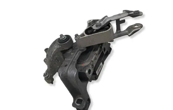 Mercedes-Benz A W176 Engine mount bracket A2462402617 Q002586735