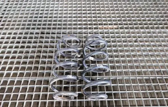 Volvo XC40 Rear coil spring 31658698