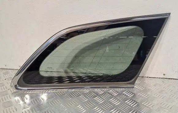 Toyota Avensis T270 Rear side window 6271005090
