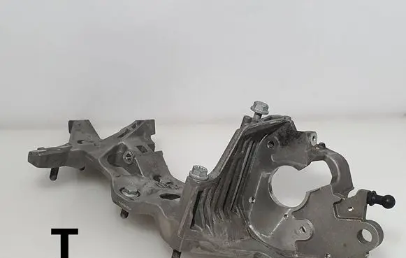 Skoda Octavia Mk3 (5E) Generator/alternator bracket 04L903143D 301019014008