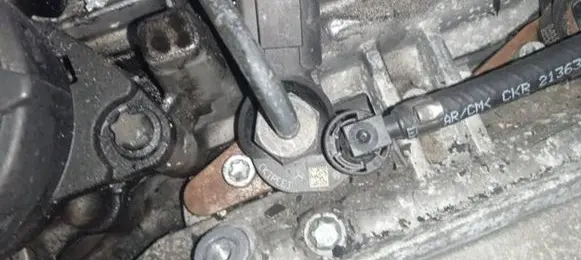 Mercedes-Benz CLS C219 Fuel injector 0445115064