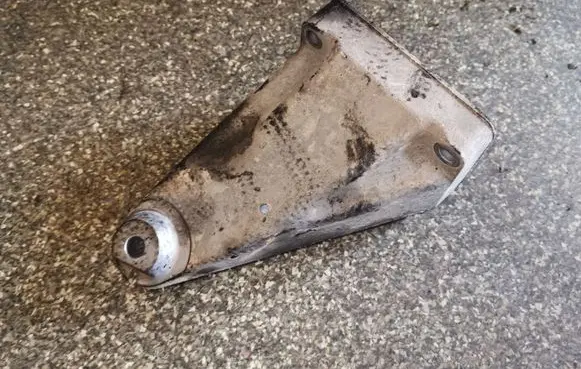 Mercedes-Benz C W203 Engine mounting bracket A6112230804