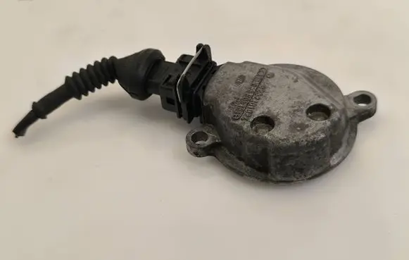 Volkswagen PASSAT B5.5 Camshaft position sensor 058905161B 0232101024 443906102E