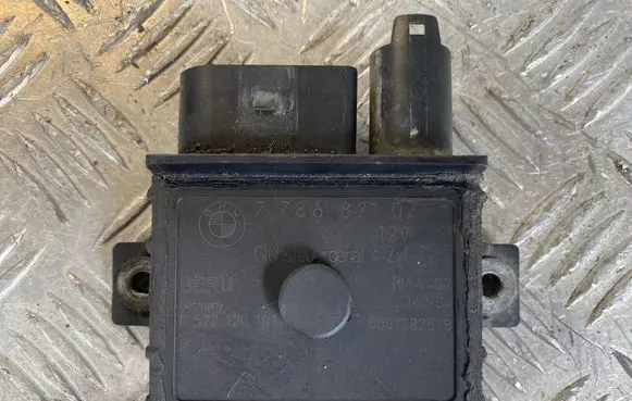 BMW 1 E81 E87 Glow plug pre-heat relay 7786821 0001082518 0522120101