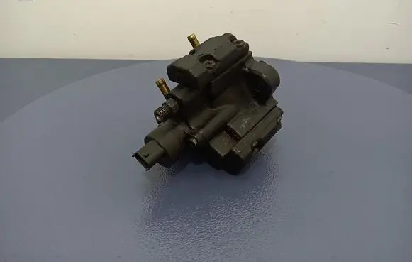 BMW 3 E46 Fuel injection high pressure pump 2247798