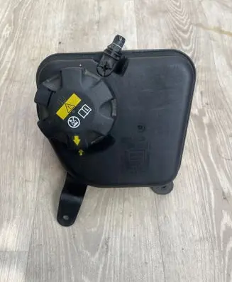 BMW 3 E92 E93 Coolant expansion tank/reservoir 7640515 17137640515