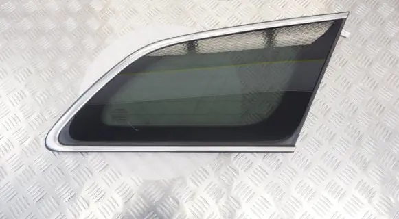 Toyota Avensis T270 Rear side window 6271005090
