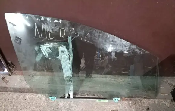 Nissan Note (E12) Front door window glass four-door 