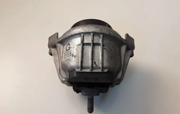 Engine mount bracket