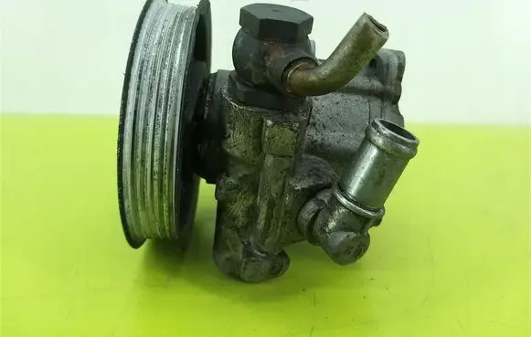 Audi A6 S6 C5 4B Power steering pump
