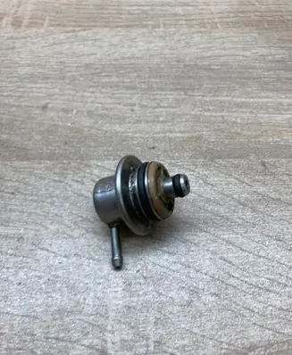 Audi A4 S4 B6 8E 8H Fuel pressure sensor 078133534