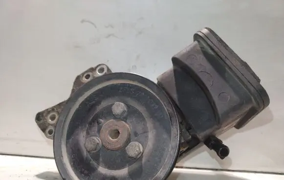 BMW X5 E53 Power steering pump 6756930