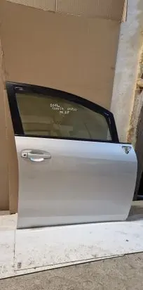 Toyota Verso-S Front door 