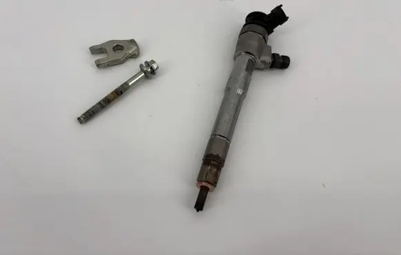 Renault Trafic III (X82) Fuel injector 0445110939