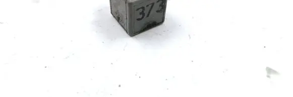 Volkswagen PASSAT B5 Other relay 8D0951253A V23134B52X301