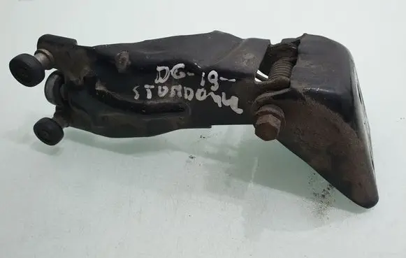 Dodge Grand Caravan Sliding door middle roller runner 05020672AG