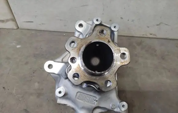 BMW 3 G20 G21 Front wheel hub spindle knuckle 6877144