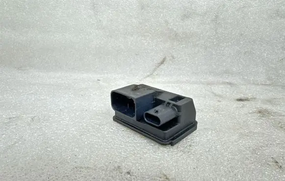 BMW 5 F10 F11 Glow plug pre-heat relay 7810856