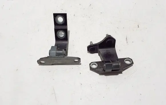 Infiniti FX Rear door upper hinge 824001CA0A