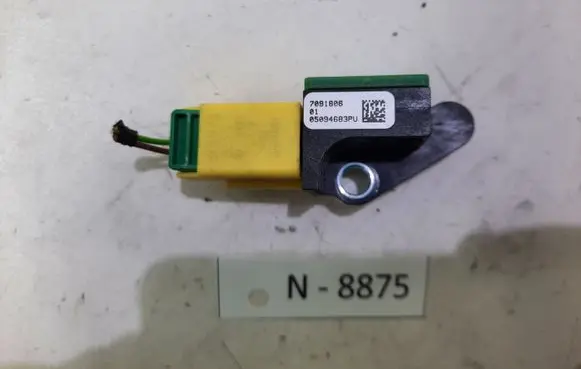 Volkswagen Tiguan Airbag deployment crash/impact sensor 8K0973323S