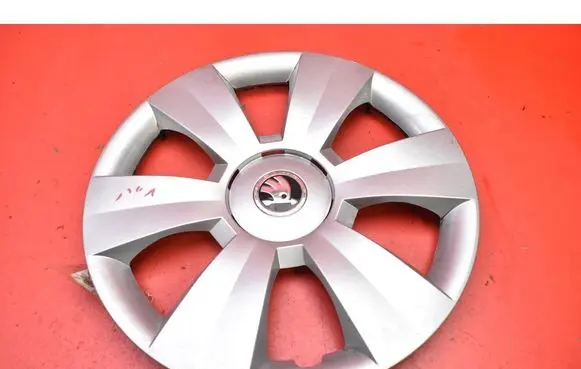 Skoda Rapid (NH) R17 wheel hub/cap/trim 6V0601147C