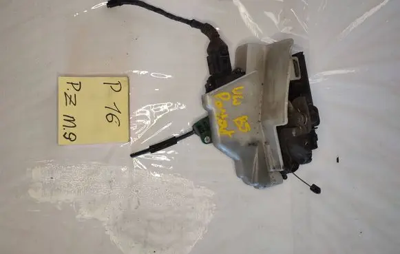 Volkswagen PASSAT B5 Front door lock 3B1837015